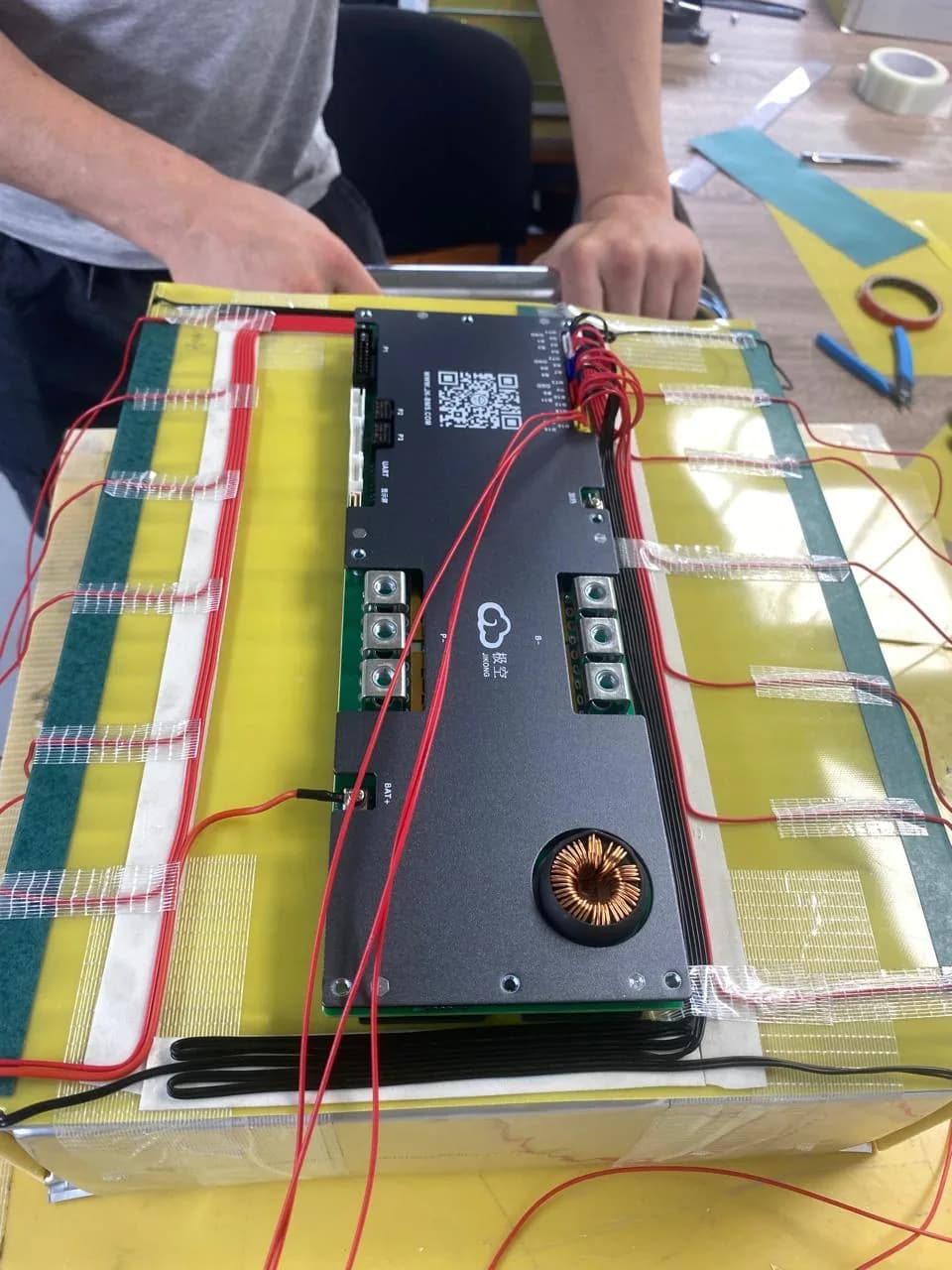Монтаж BMS на високоємний акумуляторний блок