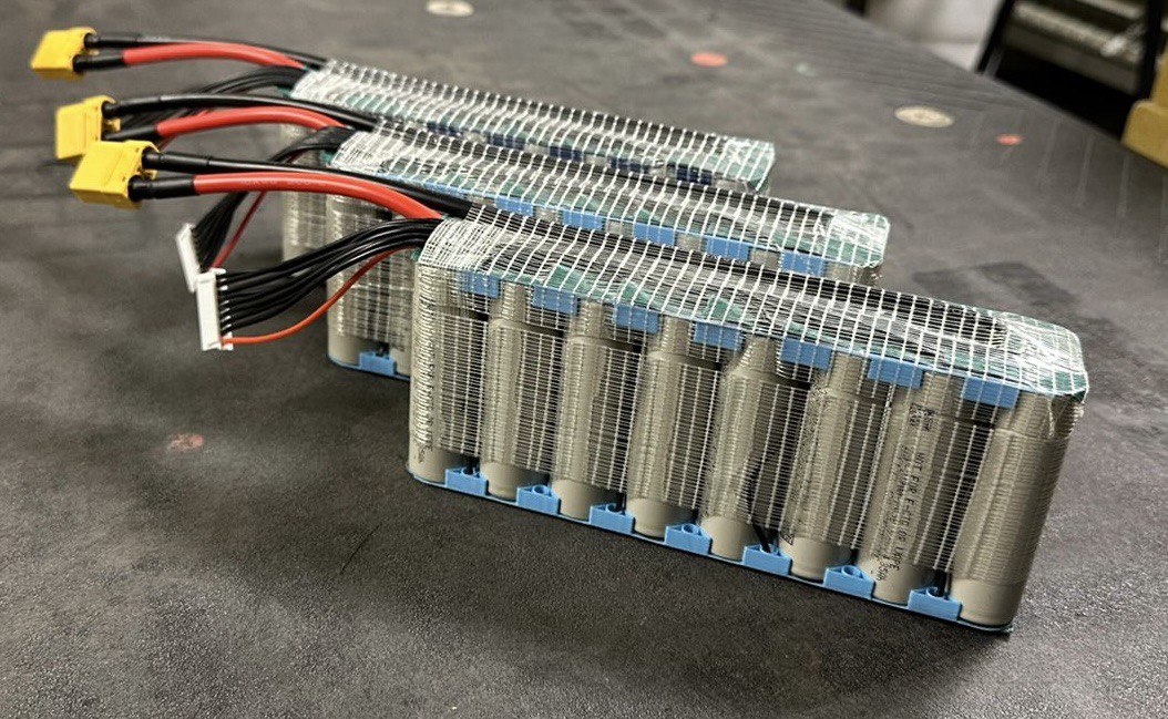 Finished packs in a protective net with XT and JST connectors